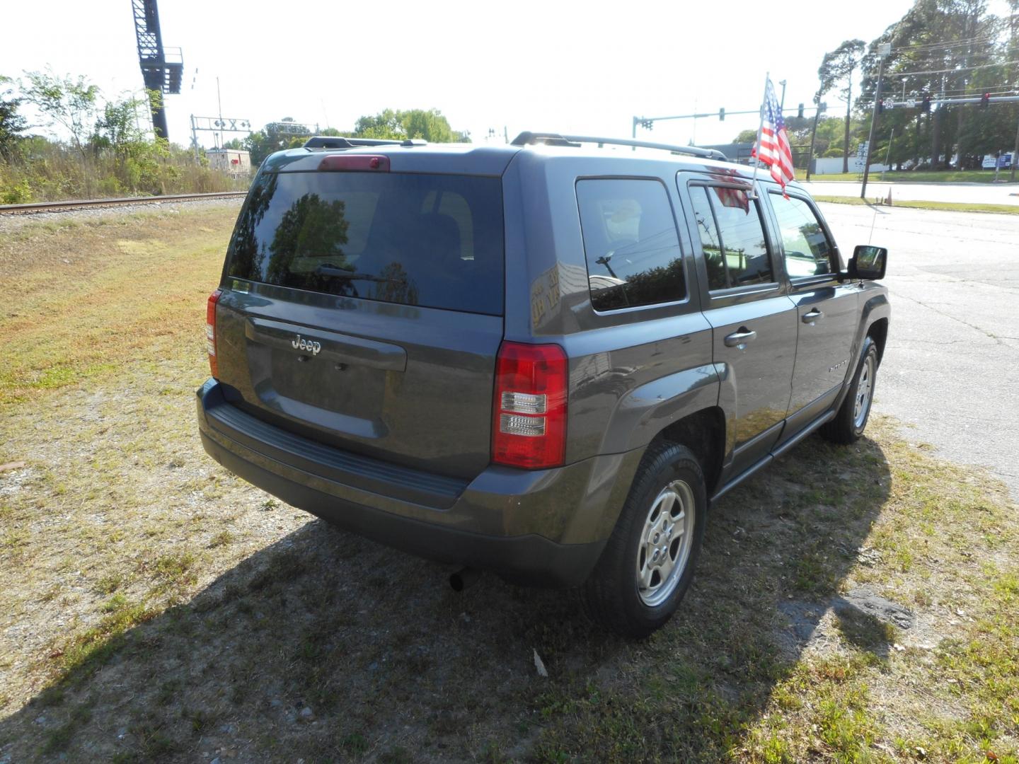 2017 Gray Jeep Patriot Sport 2WD (1C4NJPBA1HD) with an 2.0L L4 DOHC 16V engine, located at 2553 Airline Blvd, Portsmouth, VA, 23701, (757) 488-8331, 36.813889, -76.357597 - Photo#5